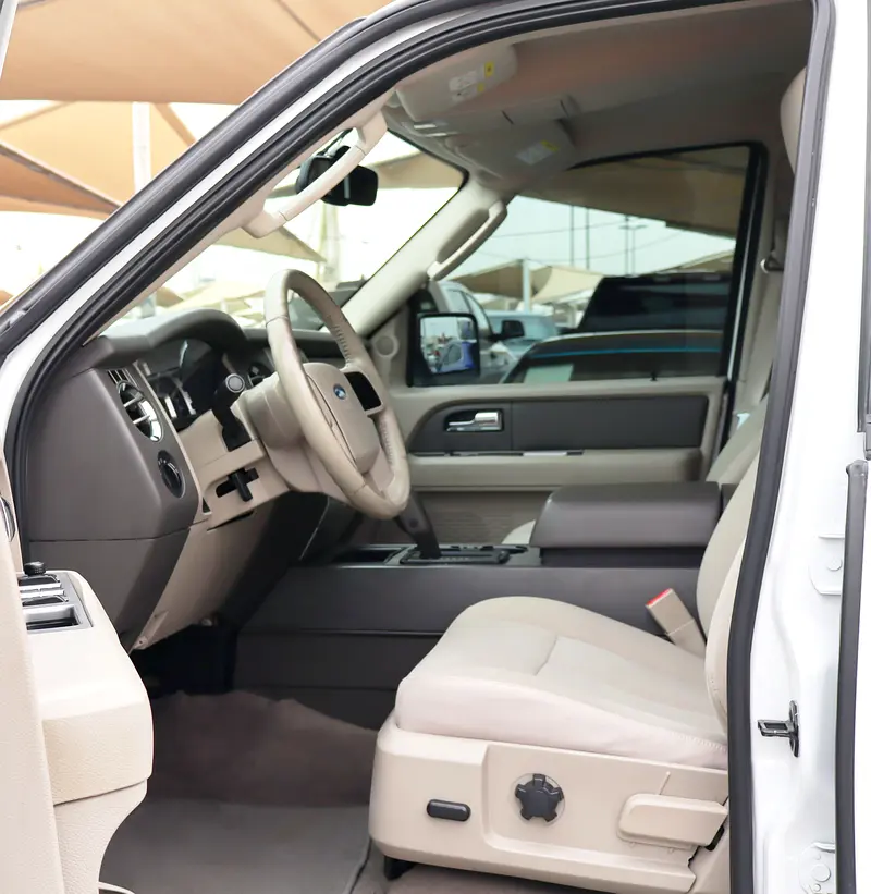 Original Paint . GCC Specs . 5.4L V8 Engine . Excellent Condition - Image 7