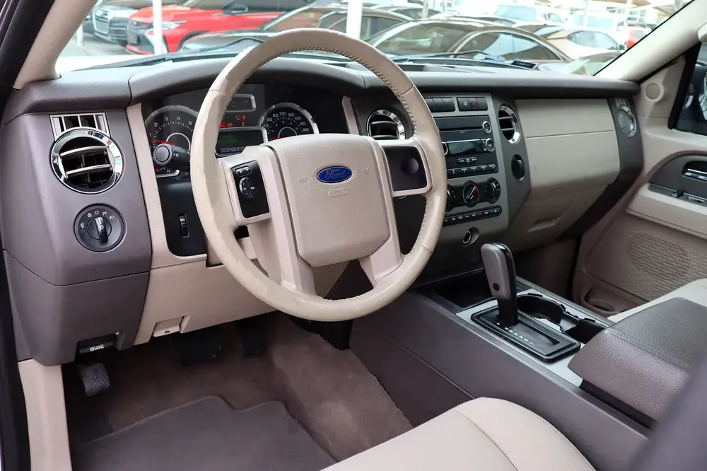 Original Paint . GCC Specs . 5.4L V8 Engine . Excellent Condition - Image 8