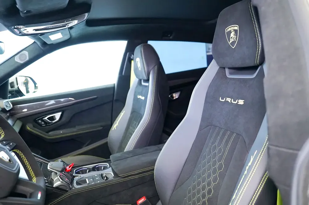 URUS PERFORMANTE | NARDO GREY | AKRAPOVIC EXHAUST | CARBON INTERIOR AND EXTERIOR - Image 8