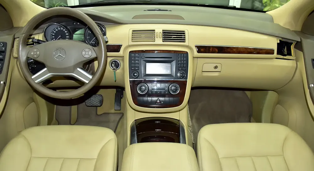 EXCELLENT DEAL for our Mercedes Benz R350 ( 2009 Model ) in White Color GCC Specs - Image 11