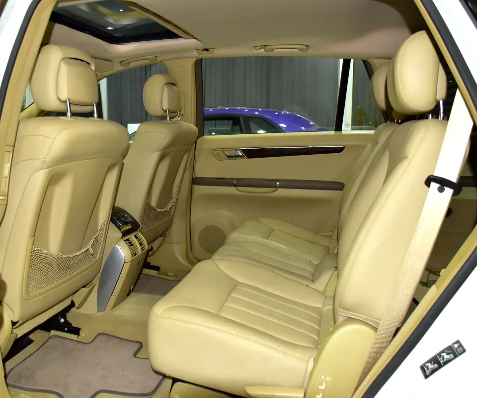 EXCELLENT DEAL for our Mercedes Benz R350 ( 2009 Model ) in White Color GCC Specs - Image 15