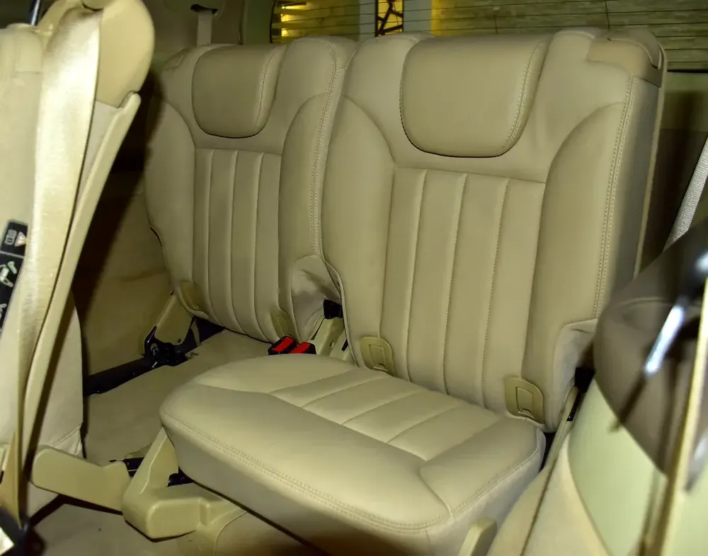EXCELLENT DEAL for our Mercedes Benz R350 ( 2009 Model ) in White Color GCC Specs - Image 16