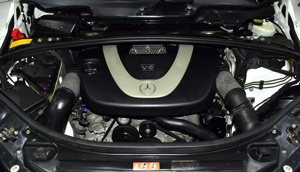 EXCELLENT DEAL for our Mercedes Benz R350 ( 2009 Model ) in White Color GCC Specs - Image 17