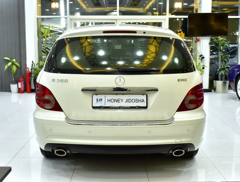 EXCELLENT DEAL for our Mercedes Benz R350 ( 2009 Model ) in White Color GCC Specs - Image 5