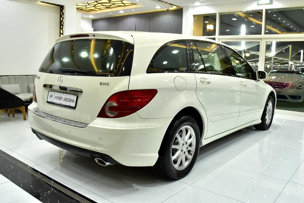 EXCELLENT DEAL for our Mercedes Benz R350 ( 2009 Model ) in White Color GCC Specs - Image 6