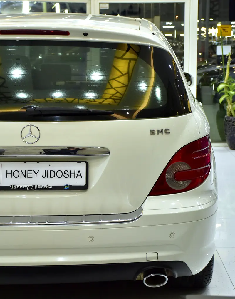 EXCELLENT DEAL for our Mercedes Benz R350 ( 2009 Model ) in White Color GCC Specs - Image 9