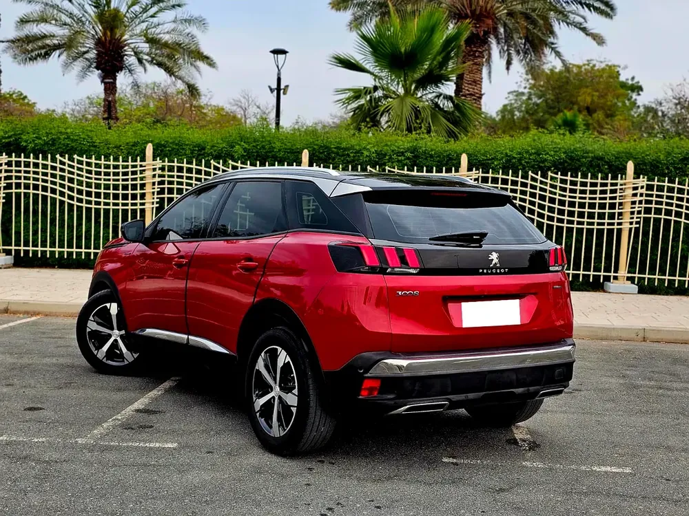 Peugeot 3008 GT line GCC full option no accident 2018 well maintained 2 keys - Image 4