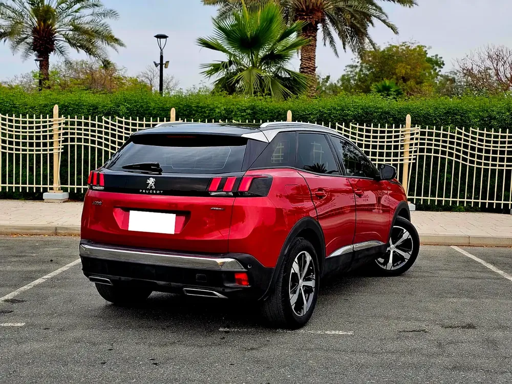 Peugeot 3008 GT line GCC full option no accident 2018 well maintained 2 keys - Image 5