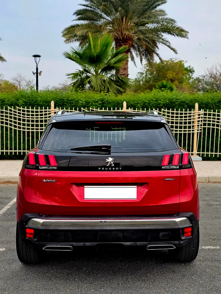 Peugeot 3008 GT line GCC full option no accident 2018 well maintained 2 keys - Image 6