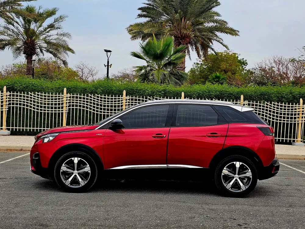 Peugeot 3008 GT line GCC full option no accident 2018 well maintained 2 keys - Image 8