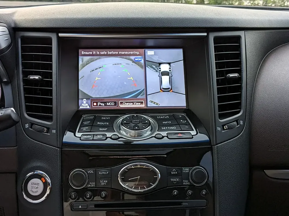Infiniti QX 70 2017 GCC Full Option TOP With Rear Entertainment Premium Condition With Low KM - Image 12