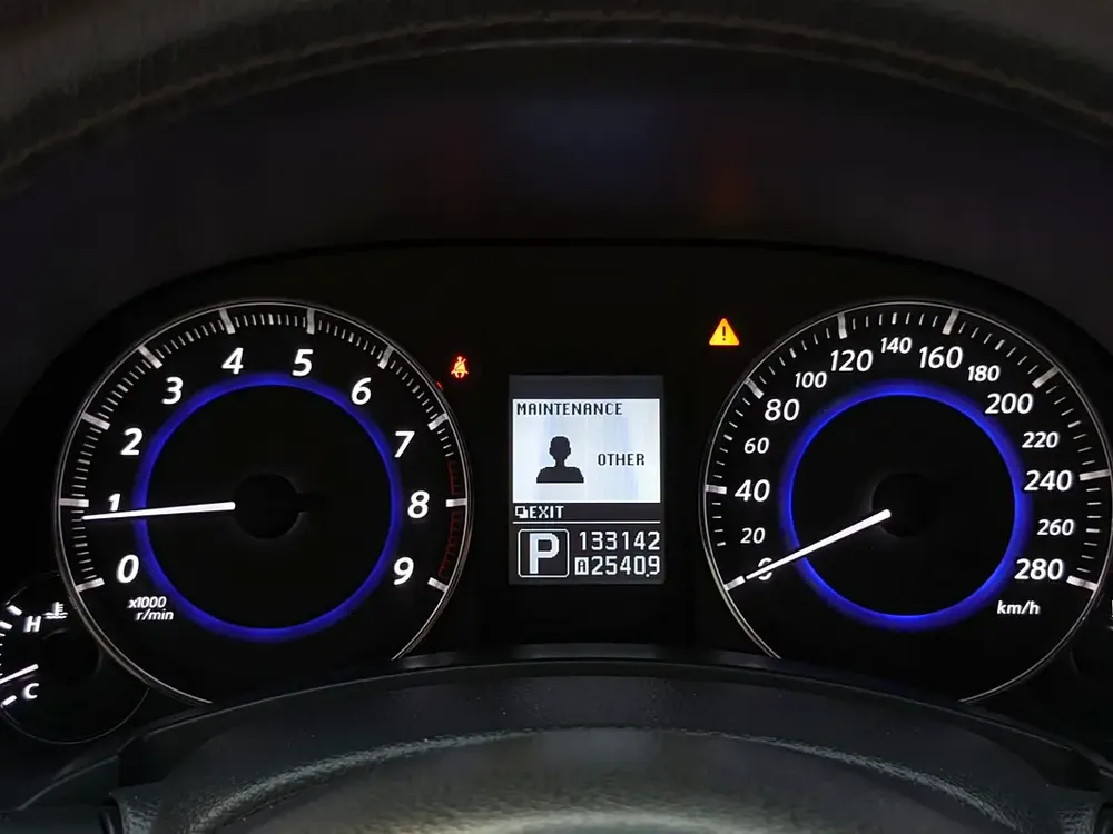 Infiniti QX 70 2017 GCC Full Option TOP With Rear Entertainment Premium Condition With Low KM - Image 15