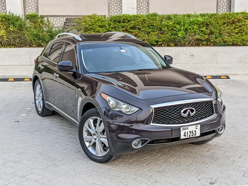 Infiniti QX 70 2017 GCC Full Option TOP With Rear Entertainment Premium Condition With Low KM - Image 4