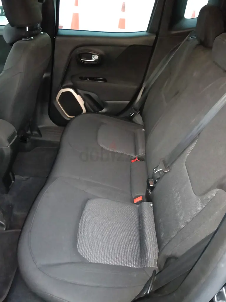 Jeep Renegade Sport 2017 GCC Specs - Well Maintained - Filipino Owner - Image 10