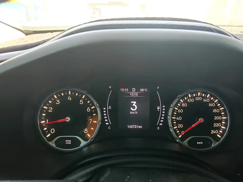 Jeep Renegade Sport 2017 GCC Specs - Well Maintained - Filipino Owner - Image 6