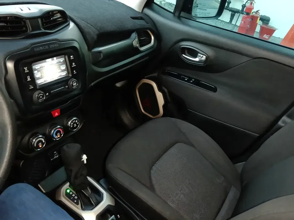 Jeep Renegade Sport 2017 GCC Specs - Well Maintained - Filipino Owner - Image 7