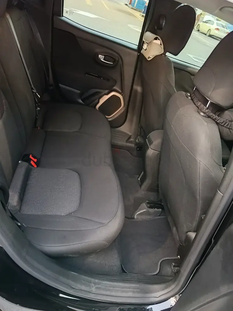 Jeep Renegade Sport 2017 GCC Specs - Well Maintained - Filipino Owner - Image 9