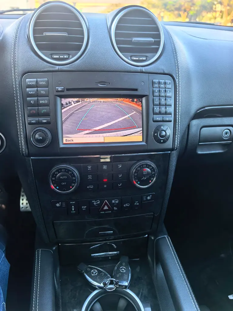 MERCEDES ML 2011...GCC..VERY CLEAN..FIRST OWNER... URGENT SALE - Image 11