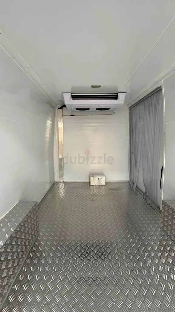 Peugeot Boxer Chiller Van 2024 L2H2 GCC Specs - Almost New - Image 8