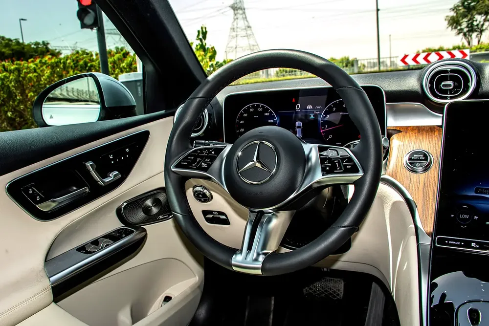 2025 GLC 300 | Clean Title | Clean Carfax | Luxury SUV - Image 9