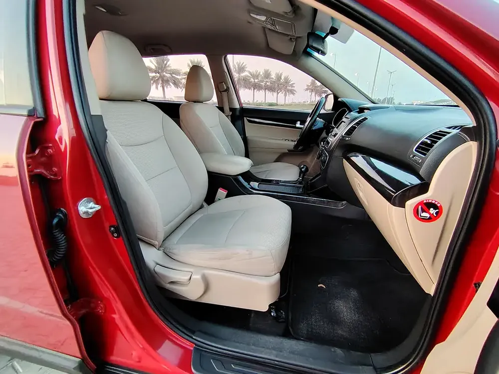 Kia Sorento 2014 GCC 4 Cylinder Immaculate Prestine Clean Condition 7 Seater SUV Perfect For Family - Image 10