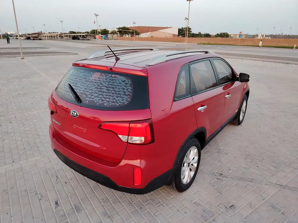 Kia Sorento 2014 GCC 4 Cylinder Immaculate Prestine Clean Condition 7 Seater SUV Perfect For Family - Image 12