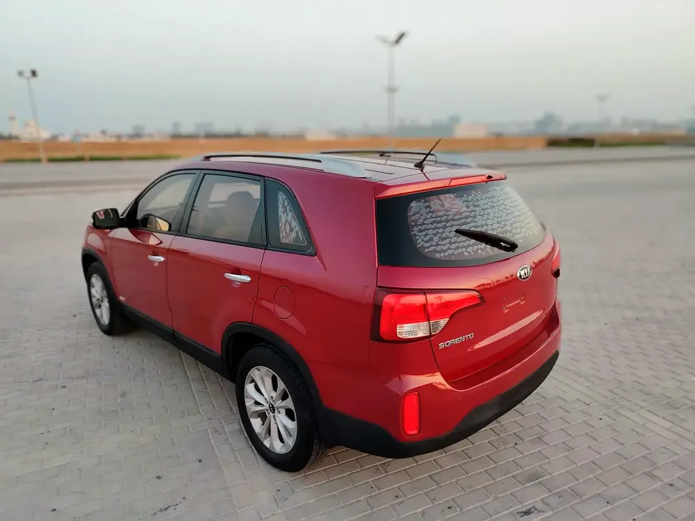 Kia Sorento 2014 GCC 4 Cylinder Immaculate Prestine Clean Condition 7 Seater SUV Perfect For Family - Image 14