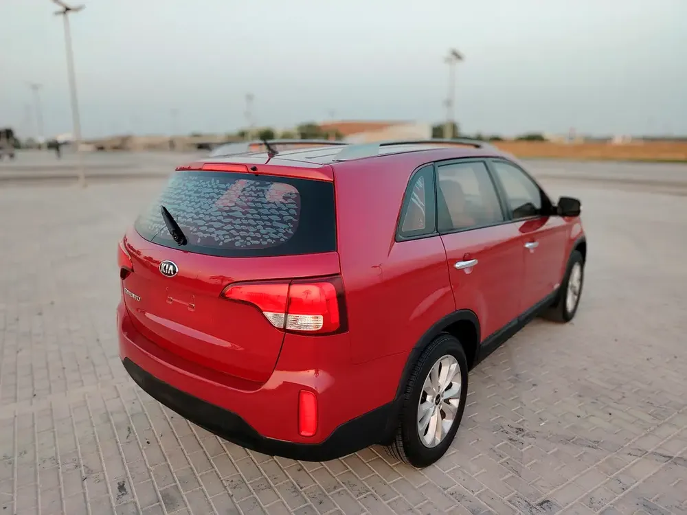 Kia Sorento 2014 GCC 4 Cylinder Immaculate Prestine Clean Condition 7 Seater SUV Perfect For Family - Image 15