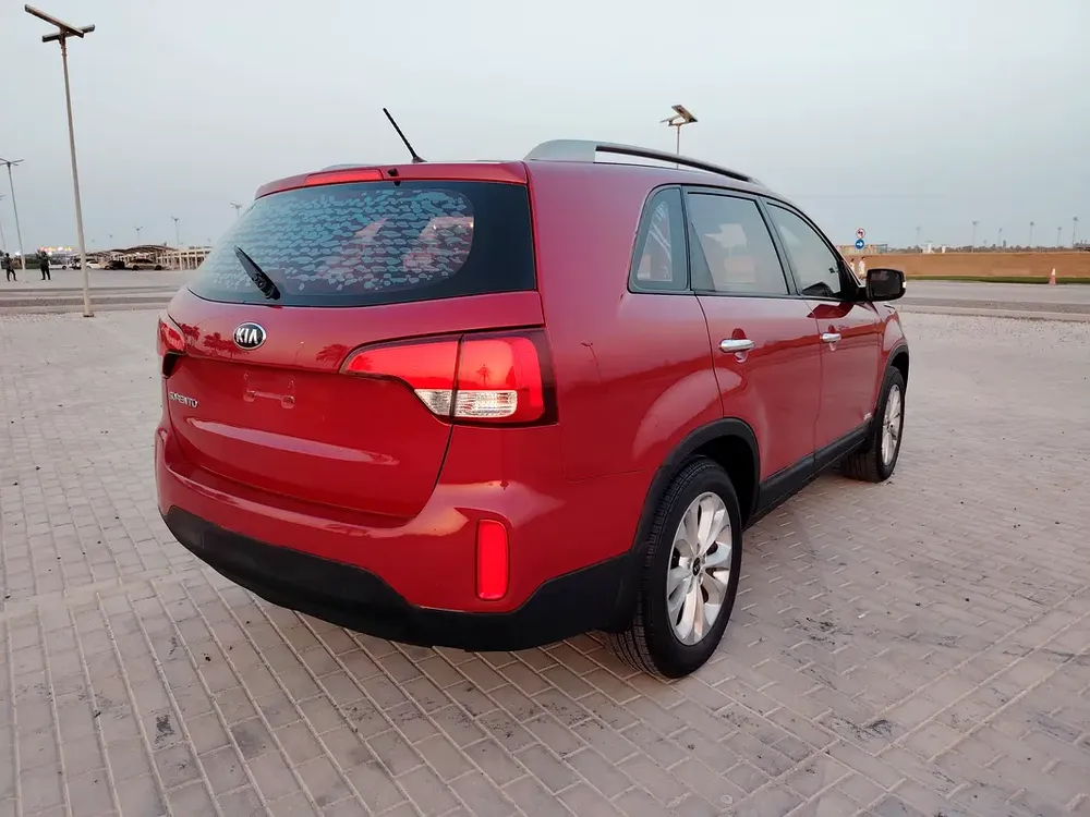 Kia Sorento 2014 GCC 4 Cylinder Immaculate Prestine Clean Condition 7 Seater SUV Perfect For Family - Image 16