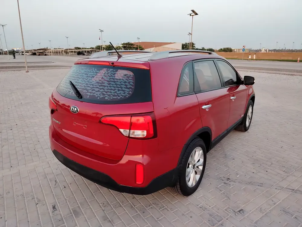 Kia Sorento 2014 GCC 4 Cylinder Immaculate Prestine Clean Condition 7 Seater SUV Perfect For Family - Image 17