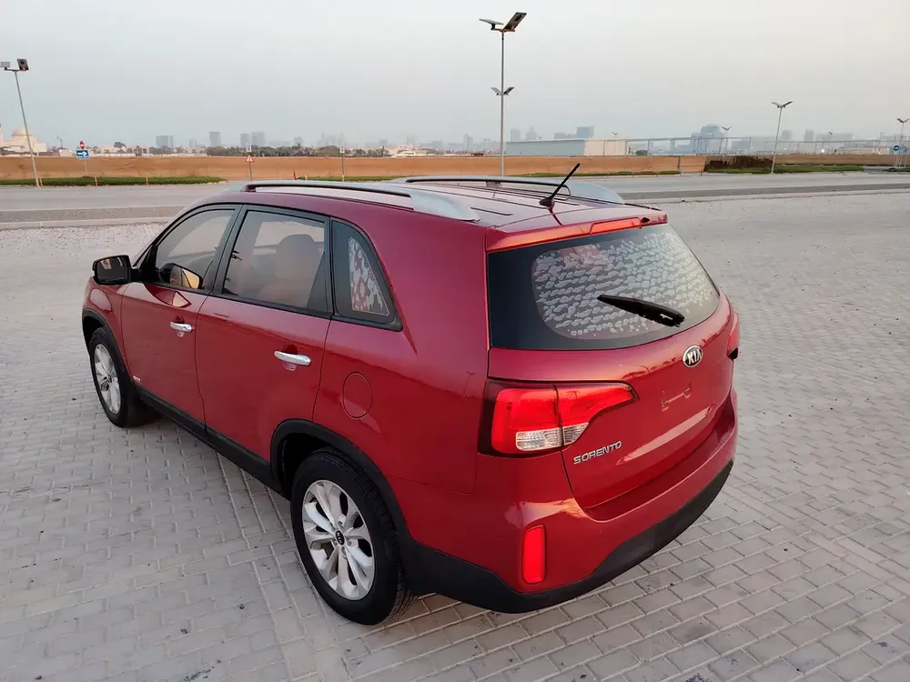 Kia Sorento 2014 GCC 4 Cylinder Immaculate Prestine Clean Condition 7 Seater SUV Perfect For Family - Image 19