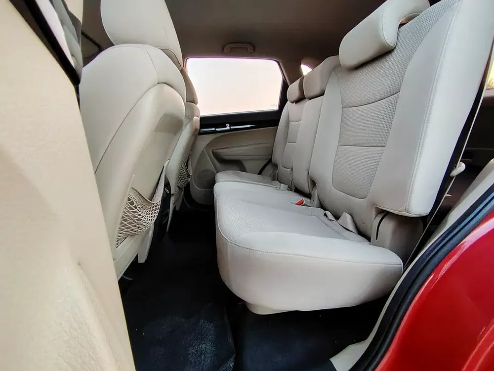 Kia Sorento 2014 GCC 4 Cylinder Immaculate Prestine Clean Condition 7 Seater SUV Perfect For Family - Image 7