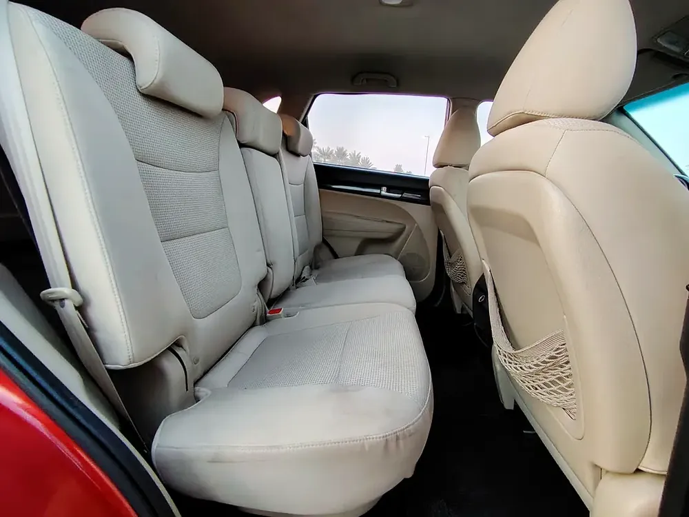 Kia Sorento 2014 GCC 4 Cylinder Immaculate Prestine Clean Condition 7 Seater SUV Perfect For Family - Image 8
