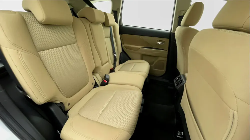 AED 930/m | 0 DP | Free 3 Months Warranty | Service History | 30D Return | MITSUBISHI OUTLANDER 2023 - Image 10