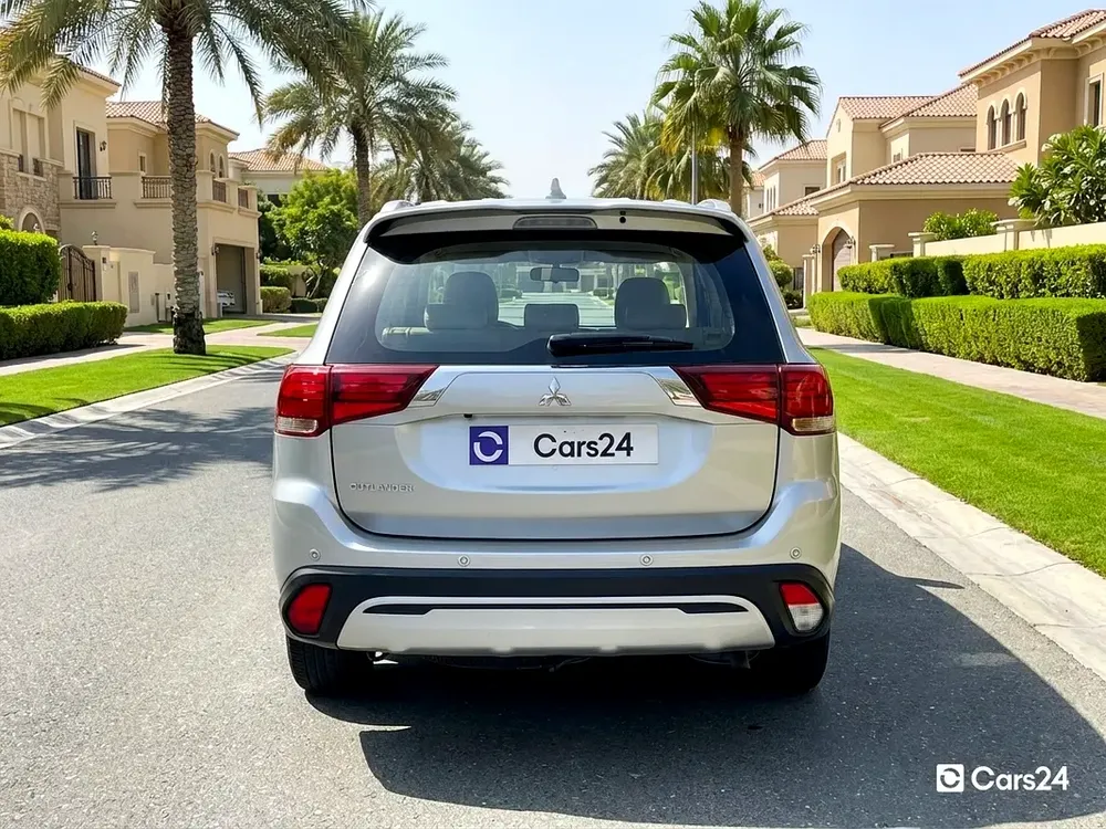 AED 930/m | 0 DP | Free 3 Months Warranty | Service History | 30D Return | MITSUBISHI OUTLANDER 2023 - Image 4