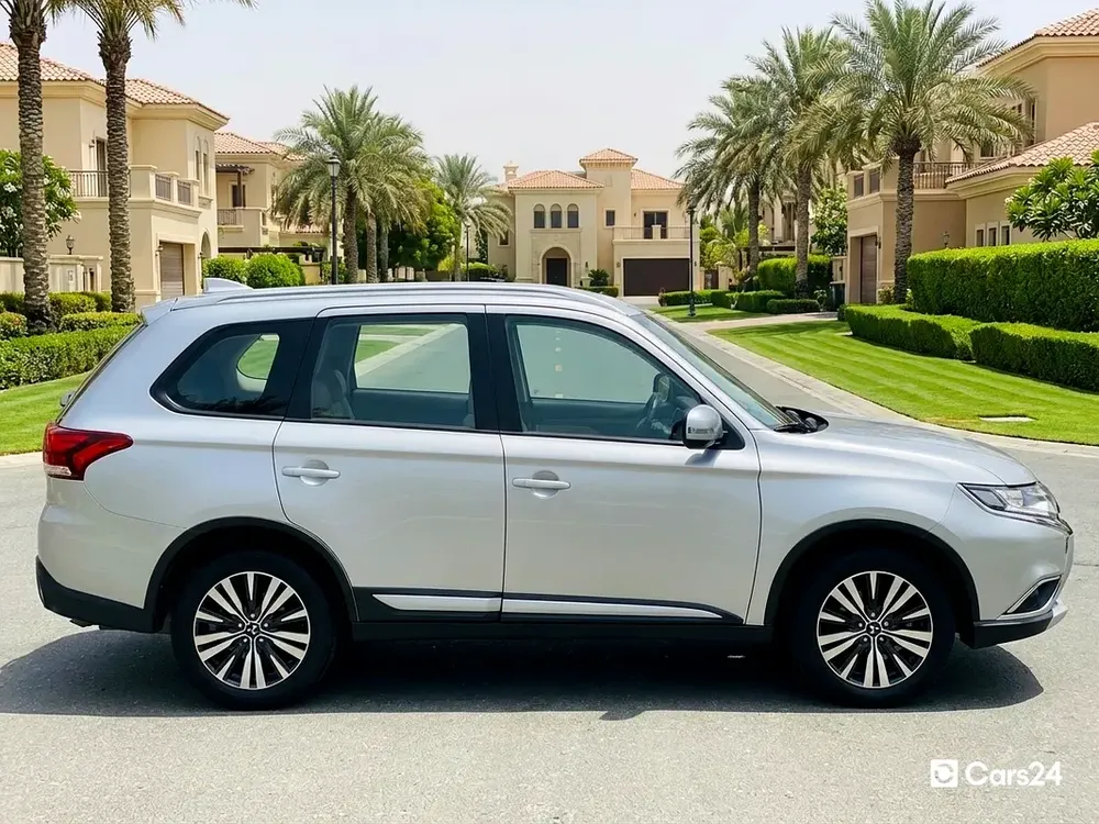 AED 930/m | 0 DP | Free 3 Months Warranty | Service History | 30D Return | MITSUBISHI OUTLANDER 2023 - Image 5