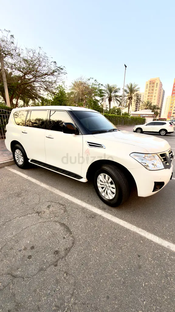 Nissan Patrol XE 2019 - GCC Specs - Single Lady driven - Image 5
