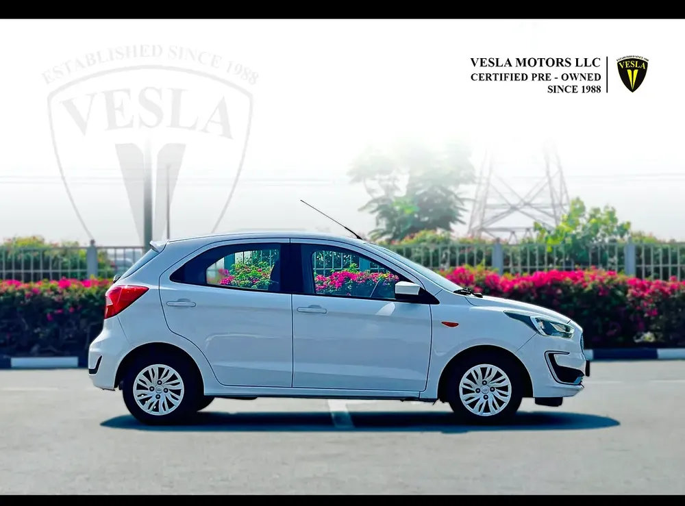 UNLIMITED MILEAGE WARRANTY / HATCHBACK + BLUETOOTH + USB + POWER LOCKS / IN HOUSE FINANCE - Image 5