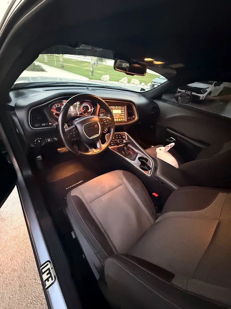 Dodge Challenger SXT Plus 2016 | GCC Specs | Well Maintained - Image 5