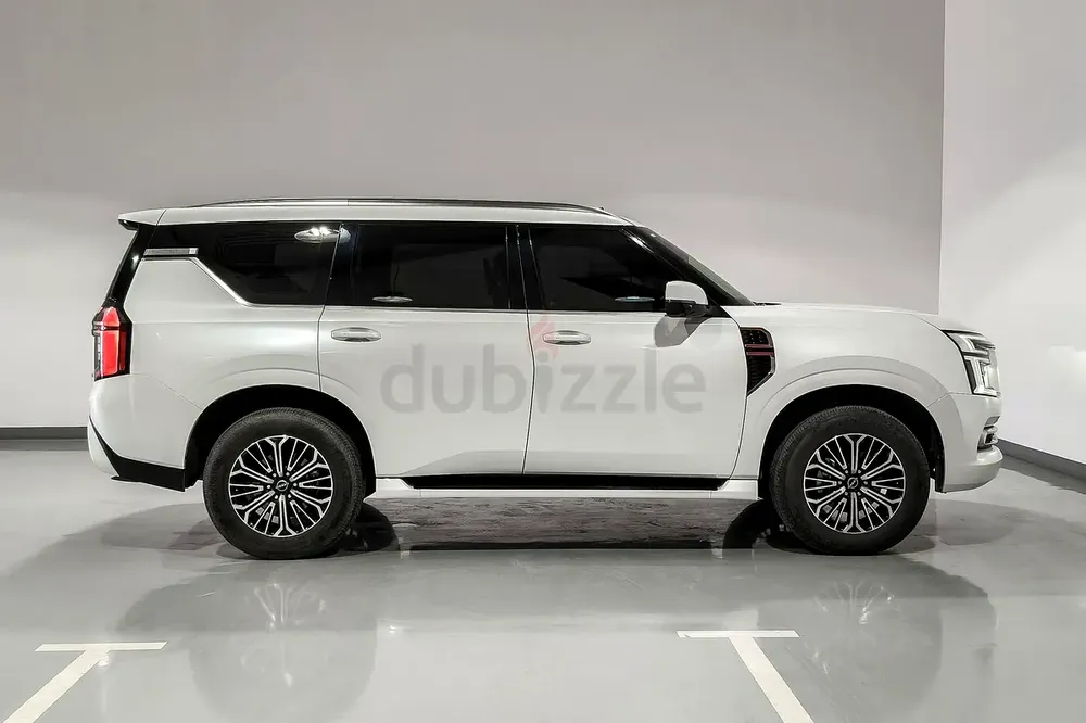 AED 4255/month | 2025 Nissan Patrol SE Platinum City | GCC Specs | Ref#453582 - Image 4