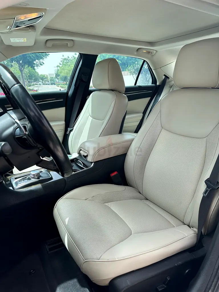 2015 Chrysler 300C 5.7L HEMI V8 engine and smooth 8-speed transmission  GCC specifications - Image 11