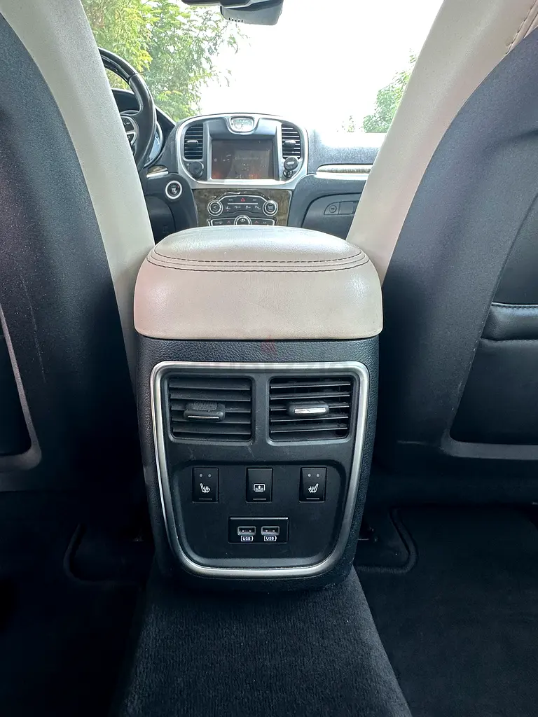 2015 Chrysler 300C 5.7L HEMI V8 engine and smooth 8-speed transmission  GCC specifications - Image 14