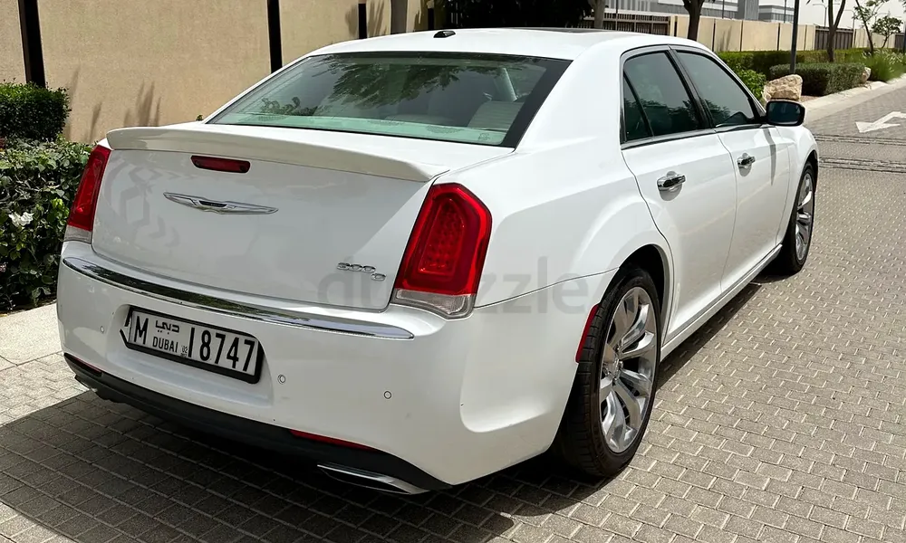 2015 Chrysler 300C 5.7L HEMI V8 engine and smooth 8-speed transmission  GCC specifications - Image 5