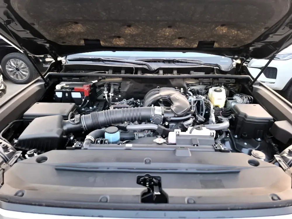 Toyota Landcruiser GXR 4.0L 2026 Black Petrol Radar (Export Only) - Image 17