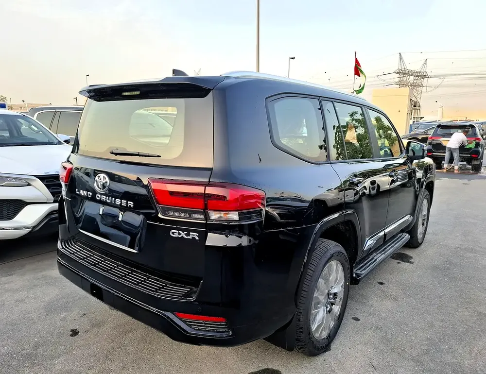 Toyota Landcruiser GXR 4.0L 2026 Black Petrol Radar (Export Only) - Image 4