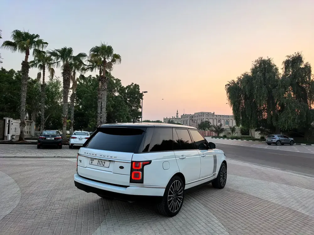 RANGE ROVER VOGUE HSE 2020 AMAZING CONDITION FULL OPTION - Image 12