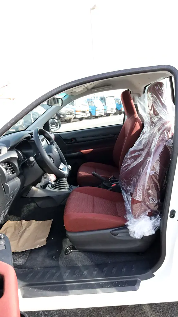 Toyota hilux SC RWD 2.7 L - Image 11