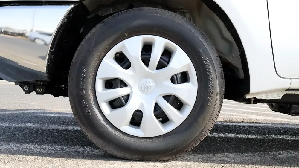 Toyota hilux SC RWD 2.7 L - Image 8