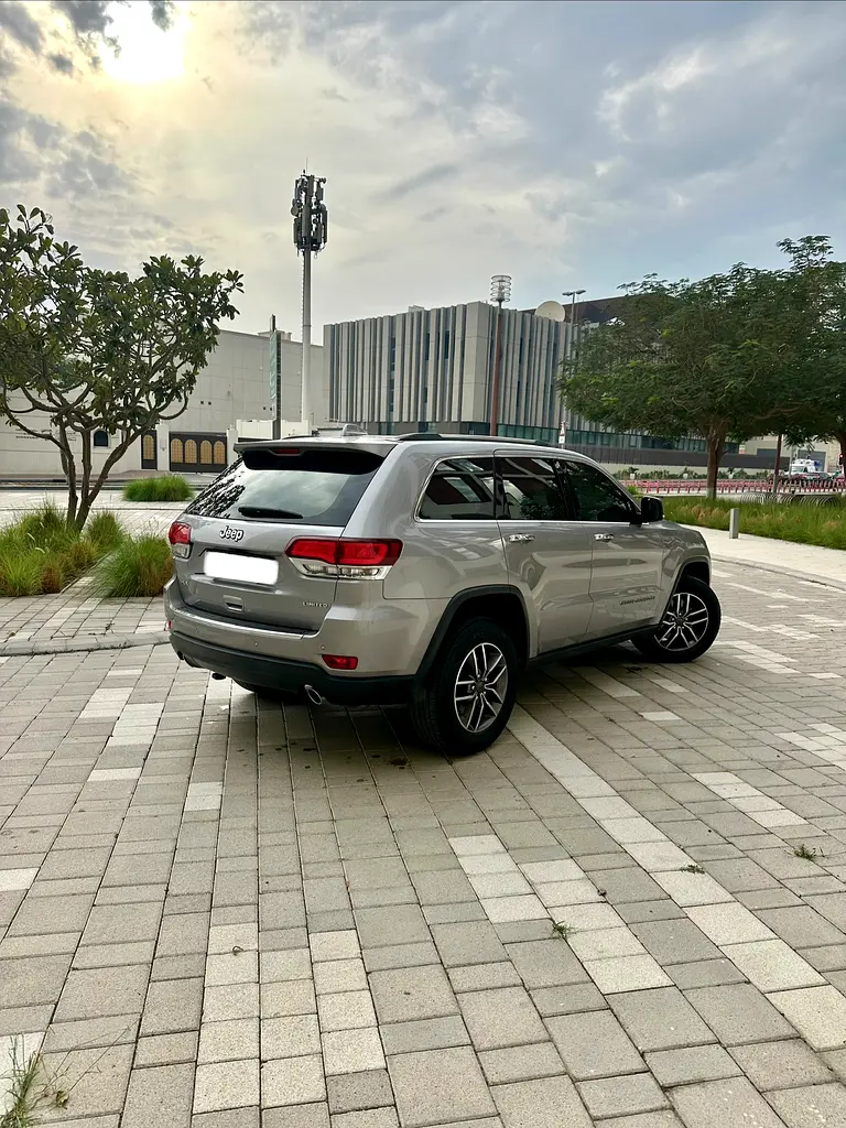 JEEP GRAND CHEROKEE 2020 LIMITED GCC SERVICE HISTORY FOR SALE - Image 5