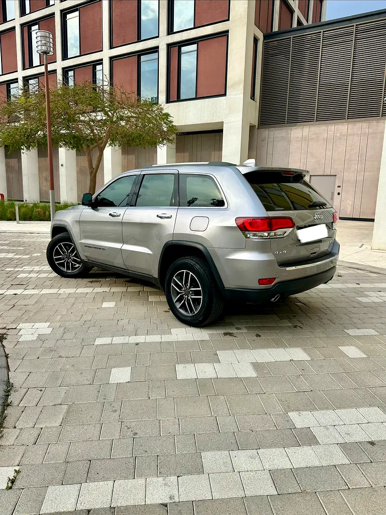 JEEP GRAND CHEROKEE 2020 LIMITED GCC SERVICE HISTORY FOR SALE - Image 6